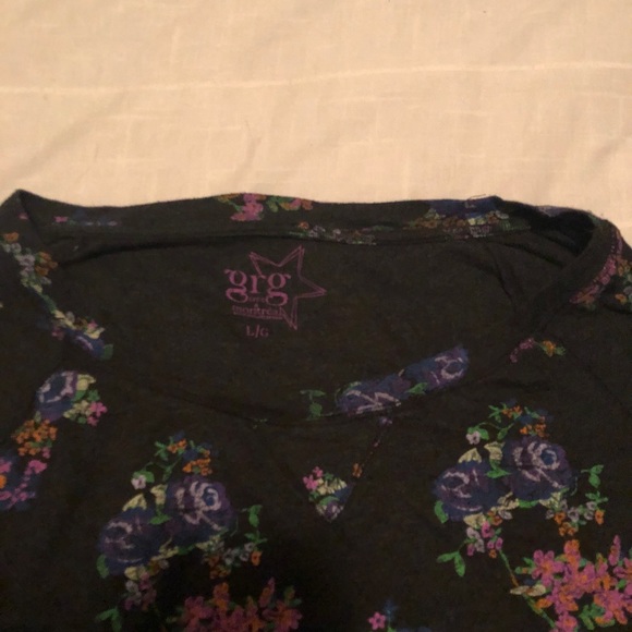 floral sweater/long sleeve - Picture 2 of 2